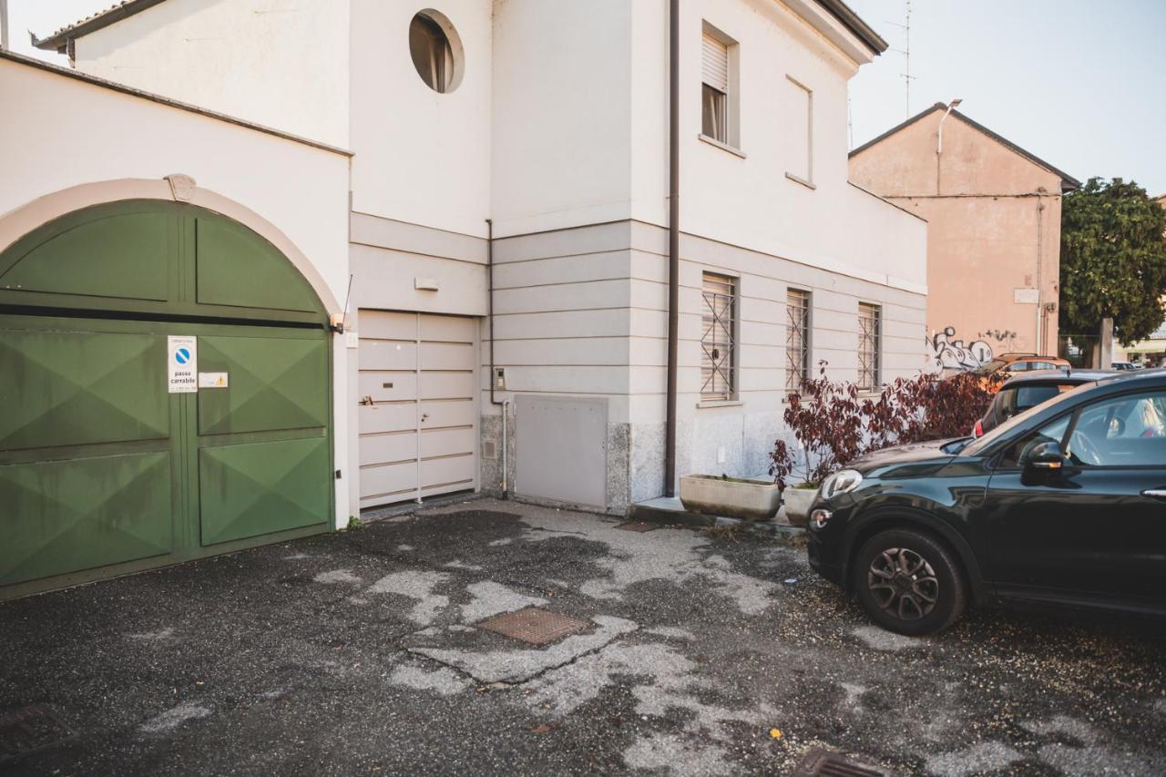 Grey House Pavia Con Box Privato Leilighet Eksteriør bilde